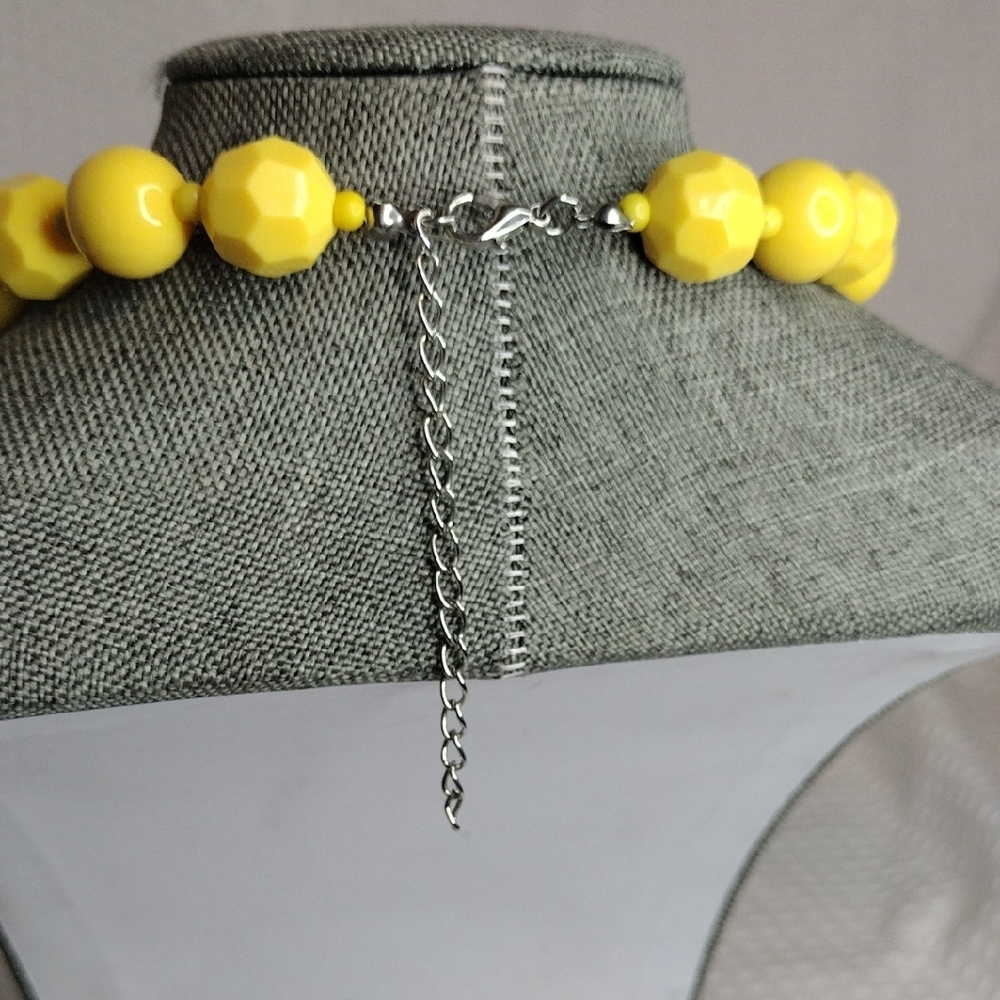 Yellow Beaded Necklace - Picture 3 of 4